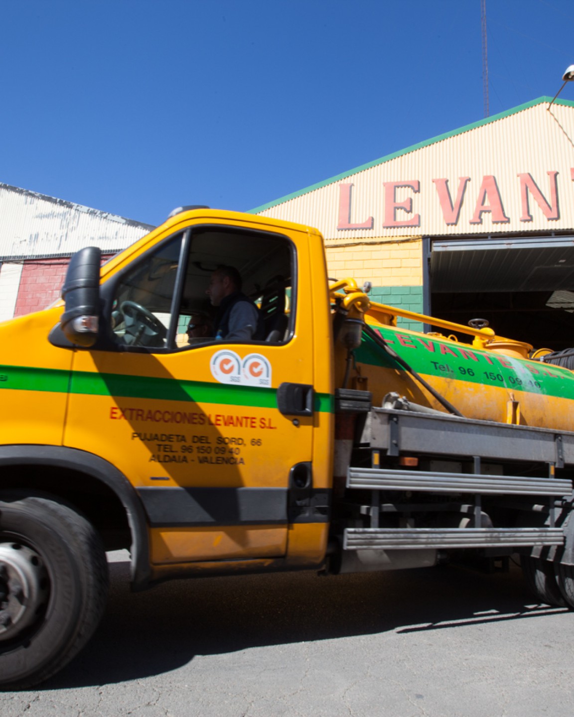 Extracciones Levante. Cuba de desatascos, confía en Extracciones Levante